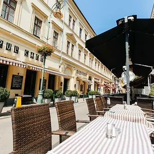 pause-apartment-with-free-parking.inbudapesthotels.com/